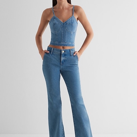 Express Mid Rise light Wash ‘70s Flare Jeans - Picture 8 of 9
